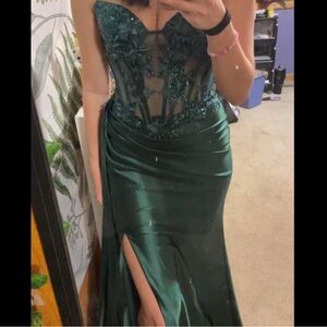 Elegant Green Strapless Evening Gown